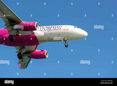 wizz air larnaca airport